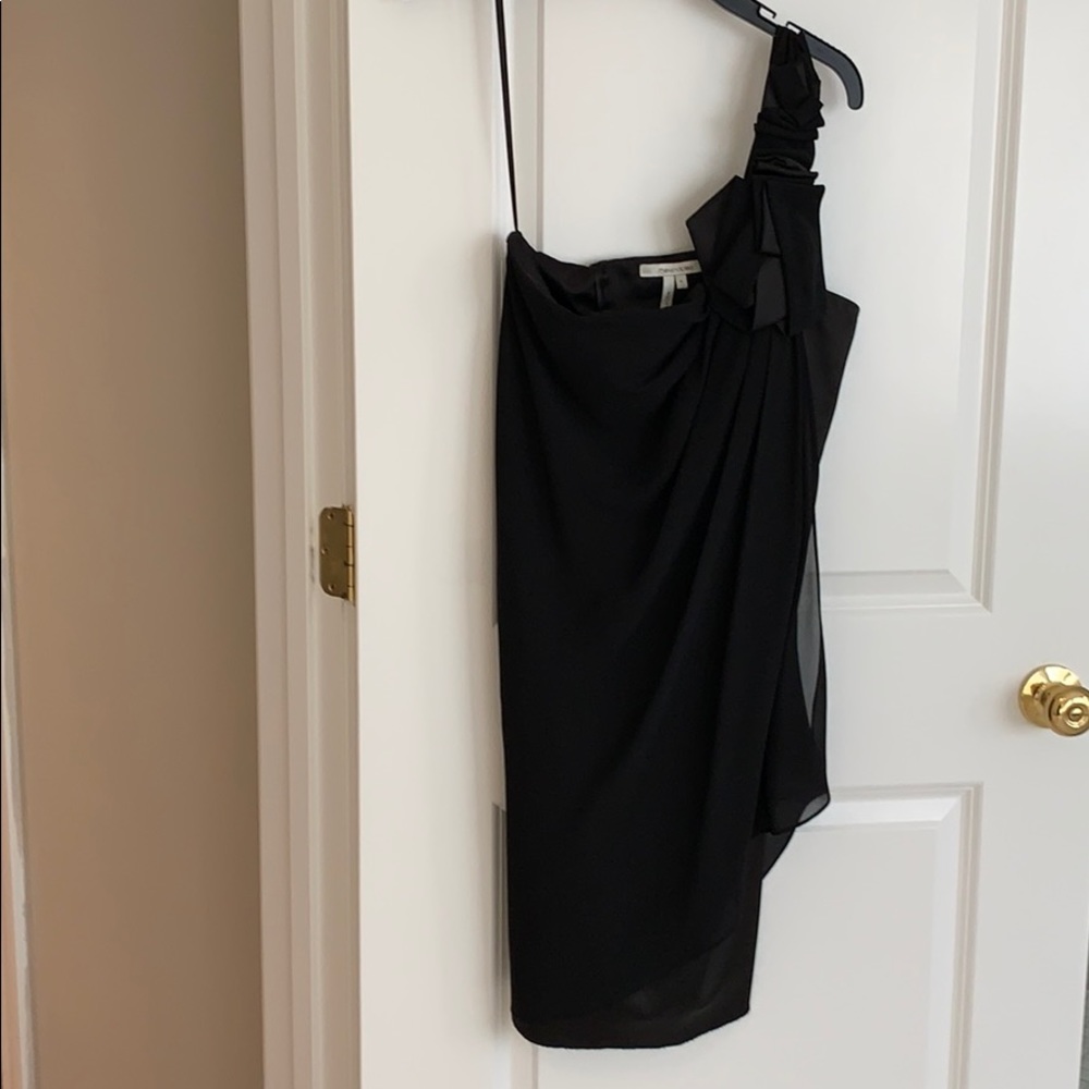 Maxandcleo size 6 off shoulder black dress